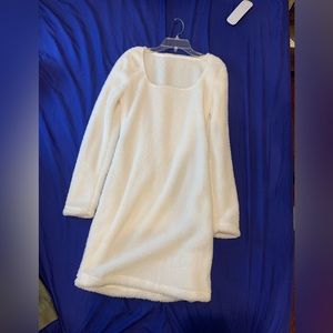 Women’s fluffy fleece white dress size M
